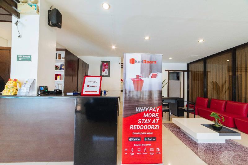 Reddoorz Premium @ Guadalupe Village ダバオ　シティ エクステリア 写真